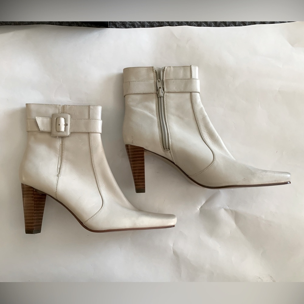 NWOT Bandolino Winter White Boot